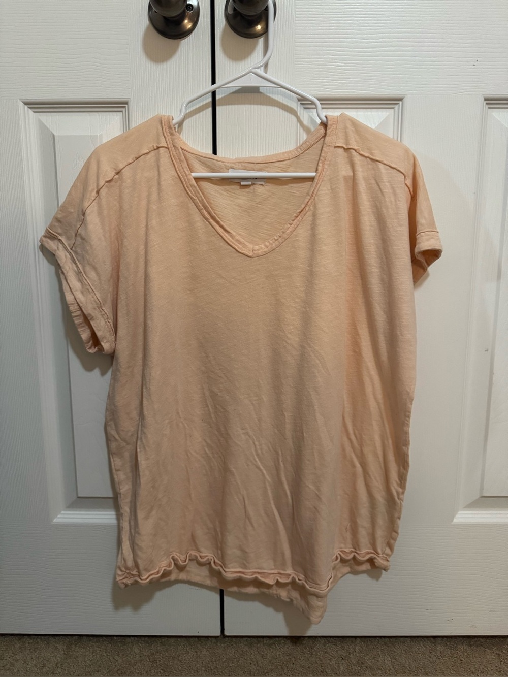 Women’s Washed V-Neck Tee in Peach